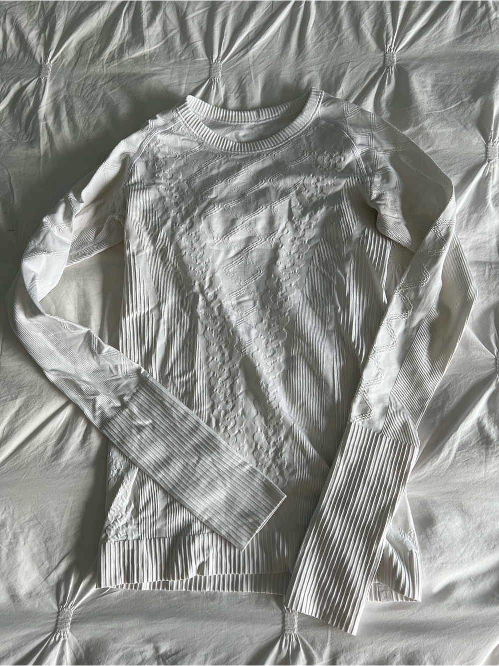 Lululemon White Women’s Long Sleeve Shirt size 6